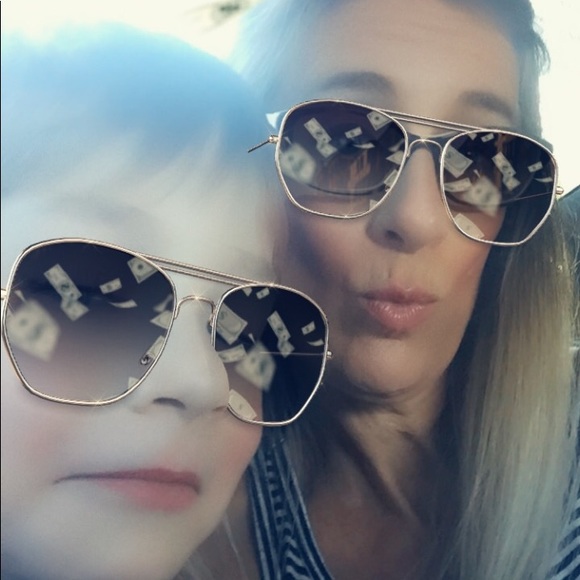 Meet your Posher, Amy - Picture 2 of 6